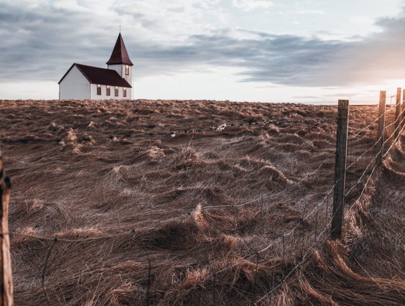 DX vs FX Format DX Nikon Kirche in Landschaft