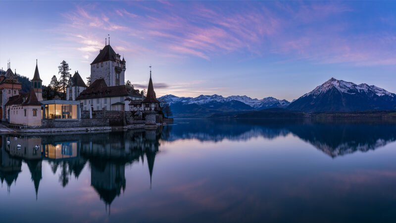 schloss am see bei daemmerung fotografiert fotolocations