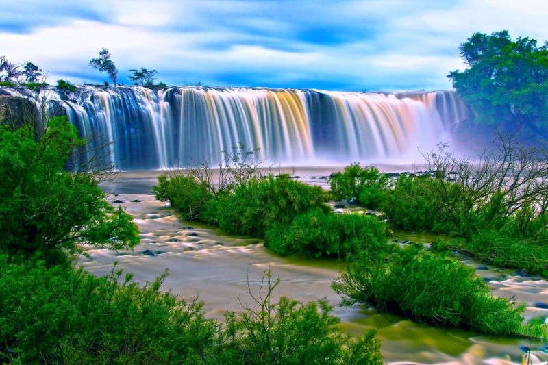 Wasserfall mit langer Belichtungszeit