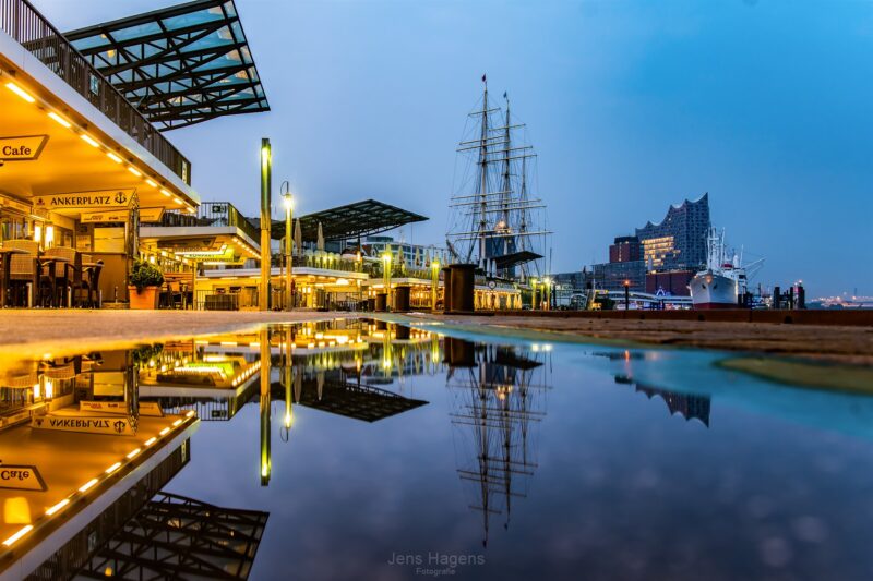 schiffsfotografie landungsbruecke in hamburg