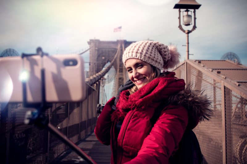 Selfie-Stick verwenden beim Selfie machen