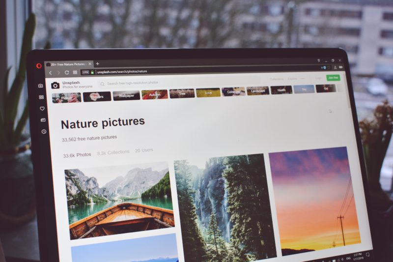 display von einem laptop zeigt stockfotografie